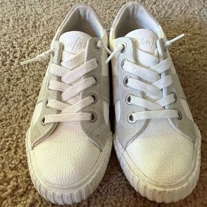 Blowfish sneakers Size 7
